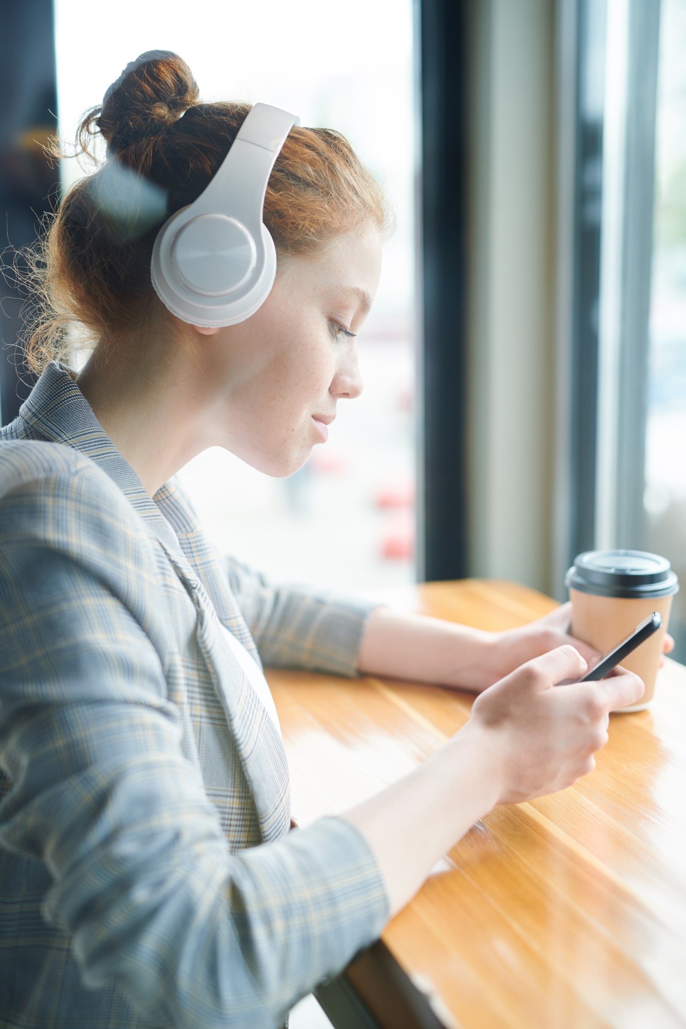 Student girl resting in coffee house